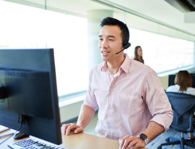 call center operator at desk