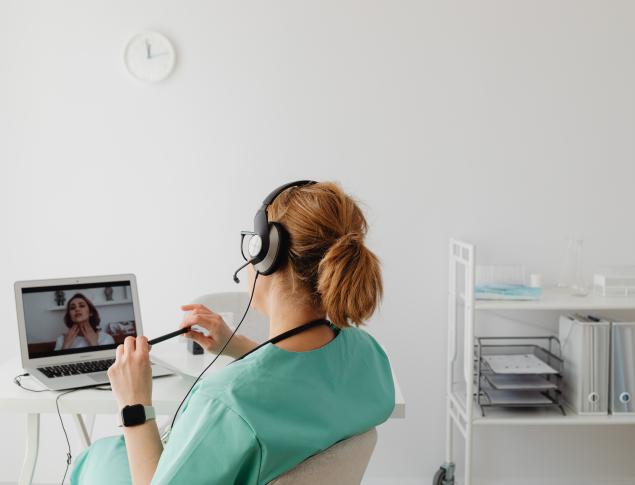 healtcare operator at desk